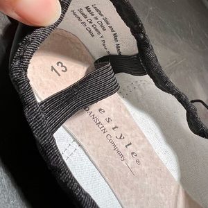 Danskin Freestyle Girls Ballet Slippers size 13
